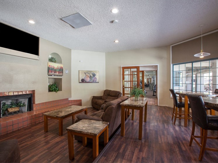 Clubhouse at Cinnamon Tree Apartments in Albuquerque, MN